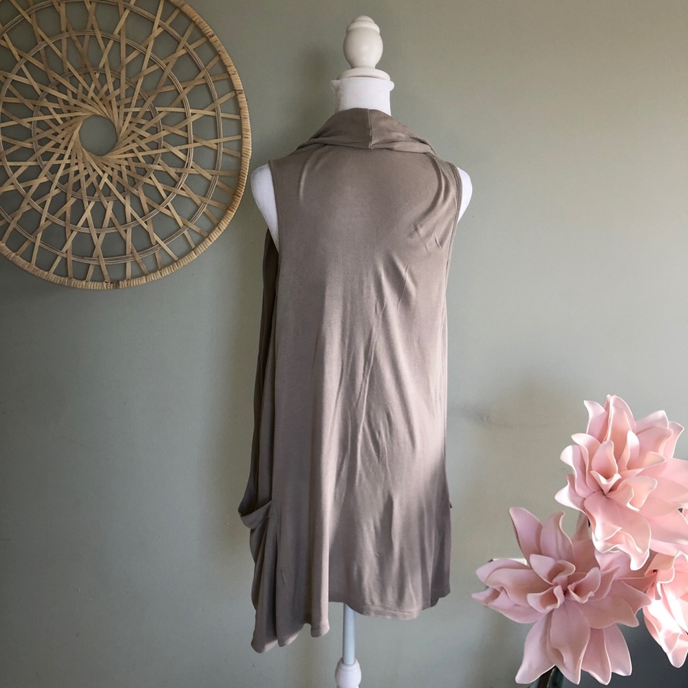 NWOT BCBGMAXAZRIA tan sleeveless top with pockets women size M - Picture 4 of 6